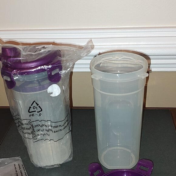 TWO LOCK n LOCK MIXER/SHAKER JARS W/BLENDING DISC LOCK LIDS BPA FREE 16.9 OZ EA - Picture 3 of 6